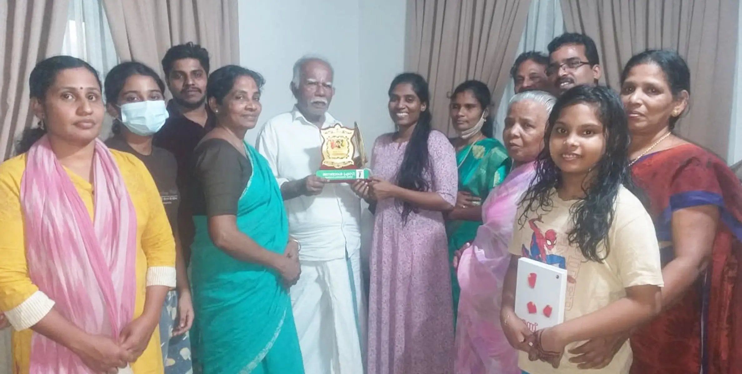 നാടിൻ്റെ സ്നേഹം; എം. കെ അശ്വതിയെ ആദരിച്ചു 