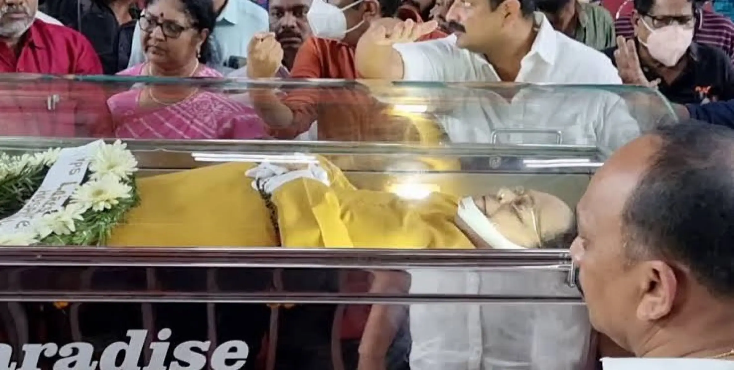 സംസ്ക്കാരം നാളെ, ഇന്നസെന്‍റിന്‍റെ മൃതദേഹം കടവന്ത്ര ഇൻഡോർ സ്റ്റേഡിയത്തിൽ പൊതുദർശനത്തിന് വെച്ചു 