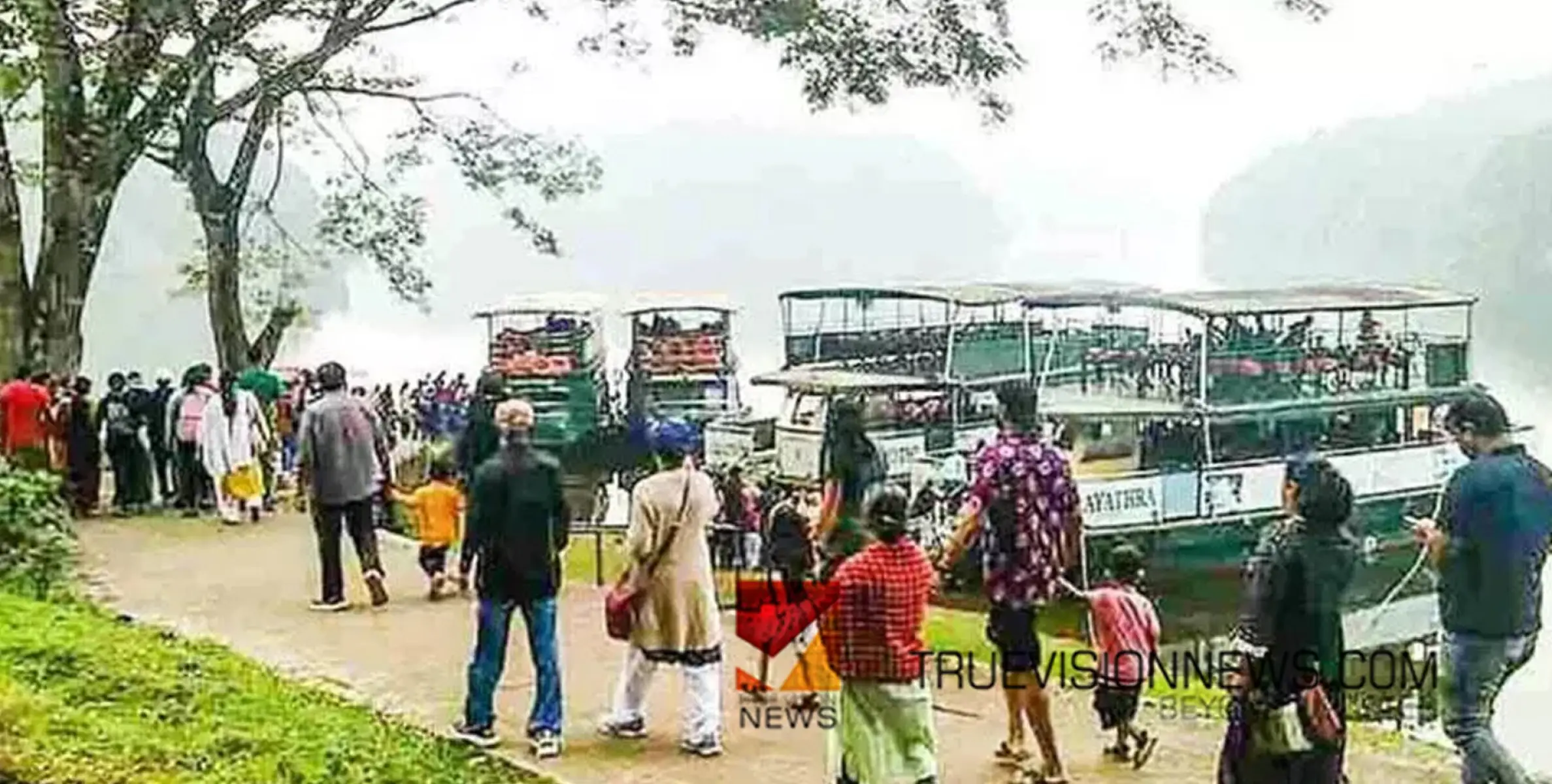 തേക്കടിക്കിത്​ തിരക്കി​ന്‍റെ ദിനങ്ങൾ; അവധിയുടെ അവസാന ദിനങ്ങൾ  ആഘോഷിക്കാൻ സ​ഞ്ചാ​രി​കൾ തേക്കടിയിലേക്ക് 