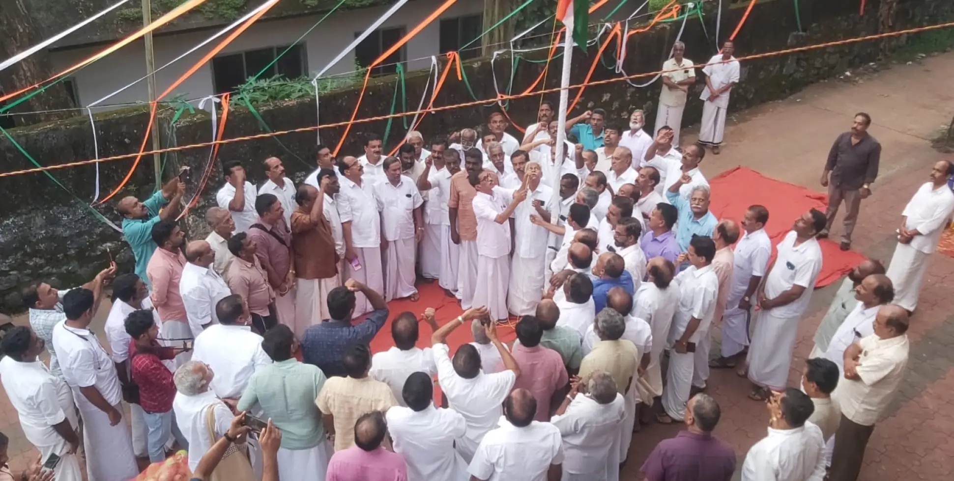 പതാക ഉയർന്നു; കുടിയേറ്റ കർഷക മണ്ണിൽ കർഷക കോൺഗ്രസ് സംസ്ഥാന നേതൃ ശിൽപ്പശാലക്ക് തുടക്കമായി