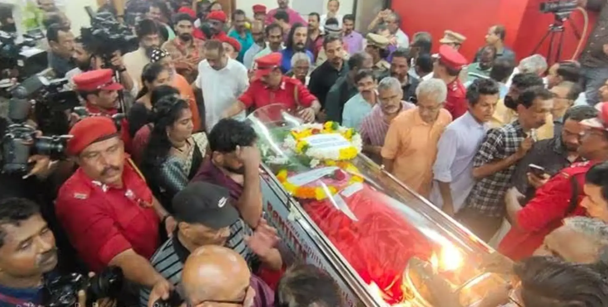  #KanamRajendran  |കാനത്തിന് വൈകാരിക യാത്രയയപ്പ് നല്‍കി തലസ്ഥാനം, ഇനി കോട്ടയത്തേക്ക്‌ 